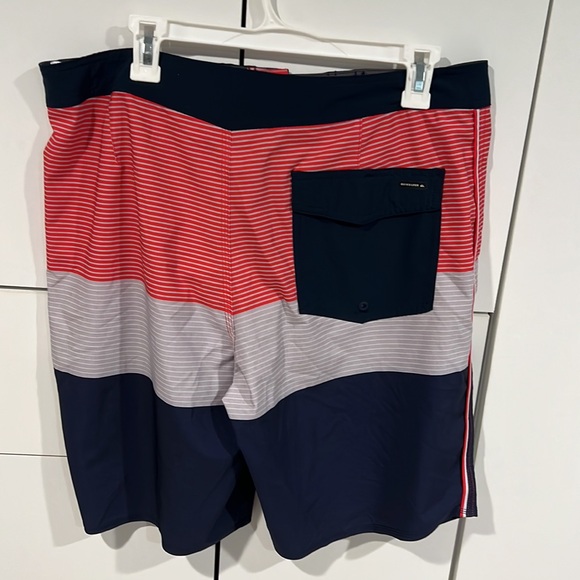 Quicksilver‎ swim shorts . Size 34 - Picture 4 of 6